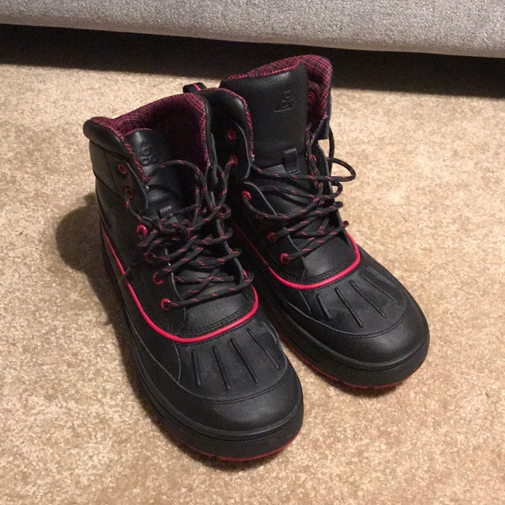 Nike Winter Boots Boys 7Y = Women’s 8.5